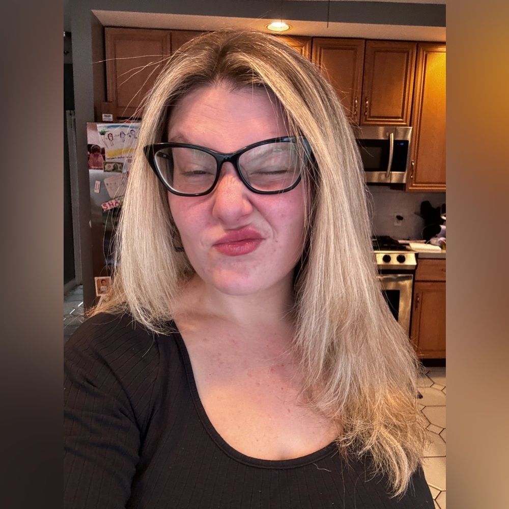 🔥Hot Mess Mama Lis Is Going Liiivvveeee ❤️ - Picture 13 of 16